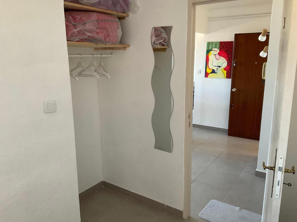 A Deux Pas Des Grands Buffets, Apartment *